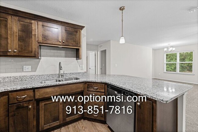 Building Photo - Beautifully Updated Liberty Home in a Prime Location!