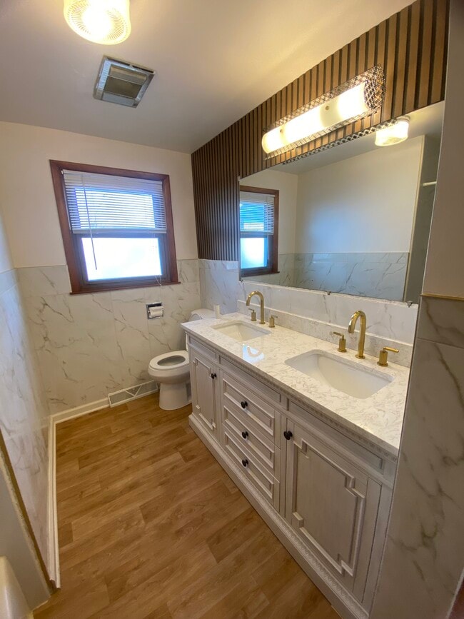 Building Photo - 809 Greenfield Dr