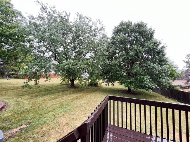 Building Photo - SEE IT NOW: Charming and Well-Maintained Home in the heart of Overland Park!