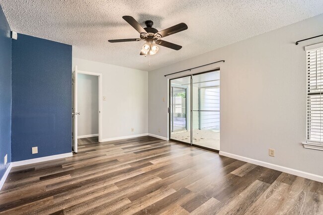 Building Photo - Ready for Move In!