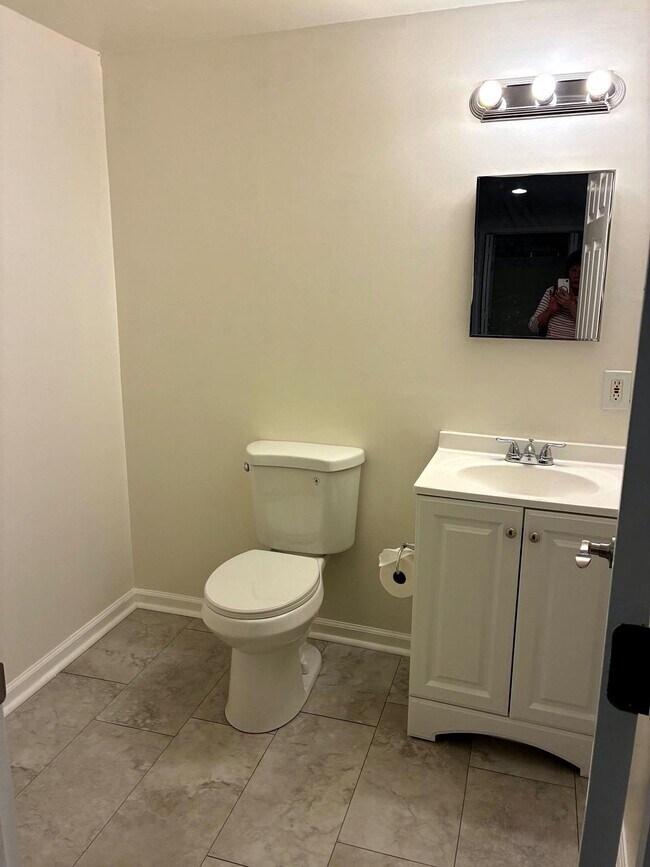 Building Photo - 111 Everette Pl