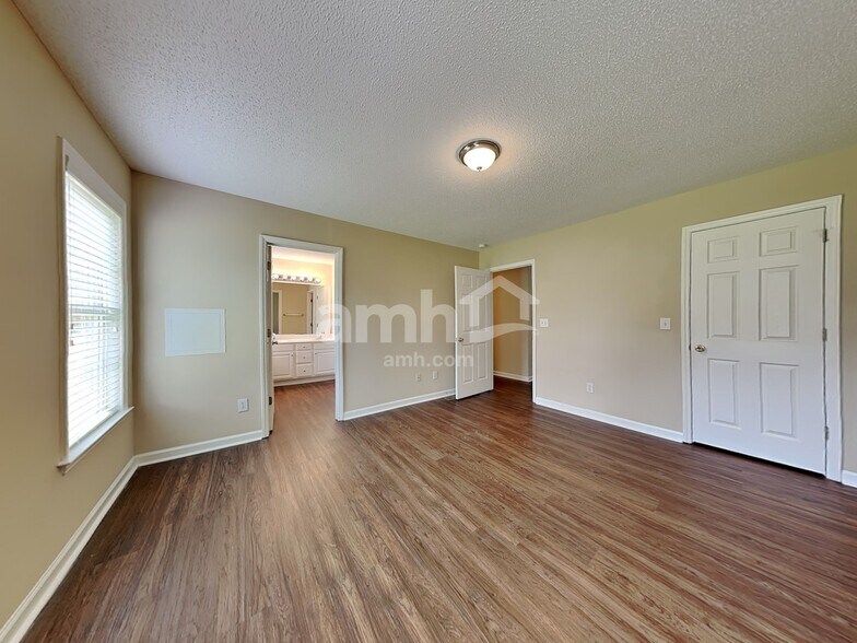 Building Photo - 140 Haven Grove Trl