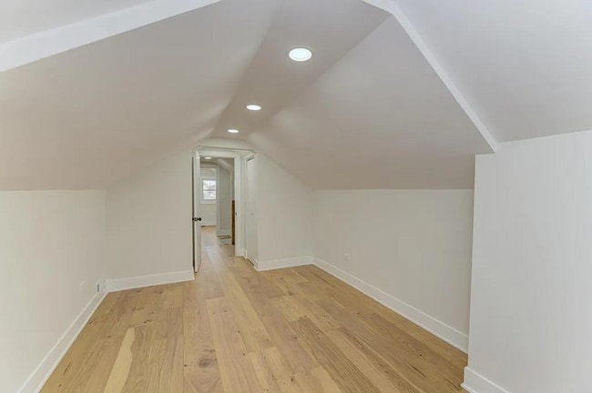 Building Photo - Portage Park 4 bed, 2.5 bath classic!