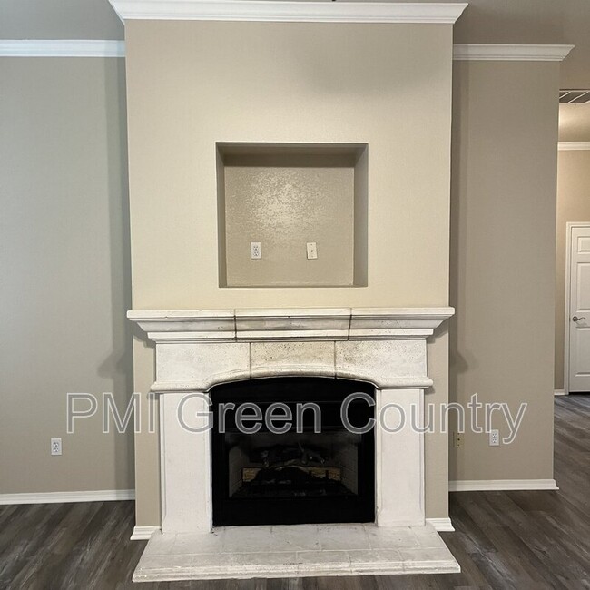 Building Photo - 402 W 125th St S