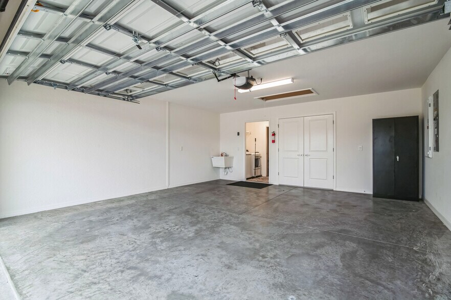 Building Photo - 7007 Minchew Cir