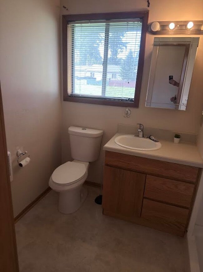 Building Photo - Vintage Ranch on Spacious Lot