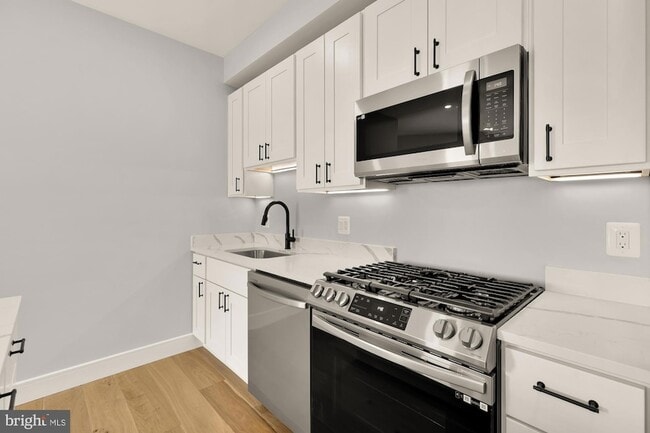 Building Photo - 3215 Mt Pleasant St NW