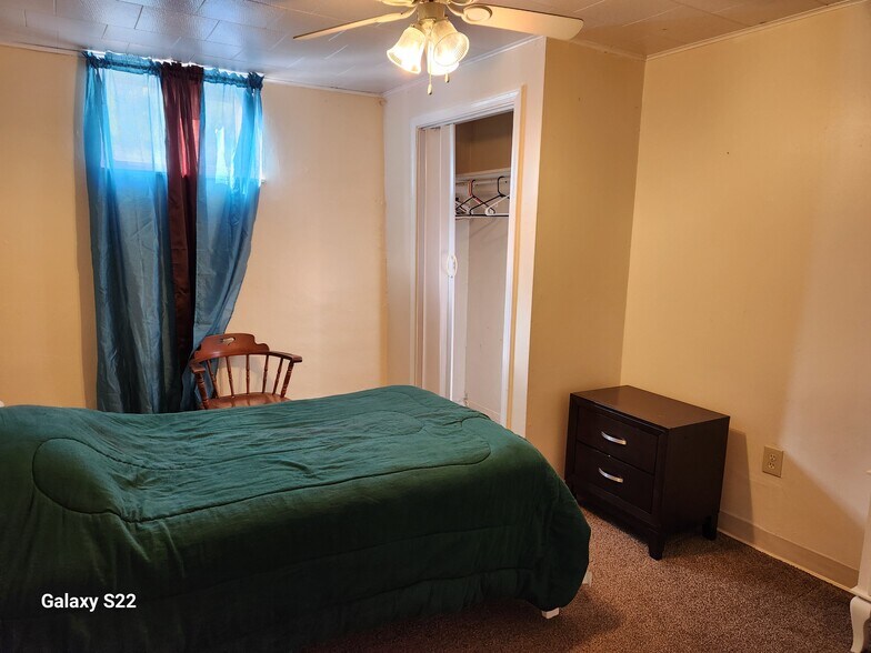 Middle bedroom - 701 6th Ave