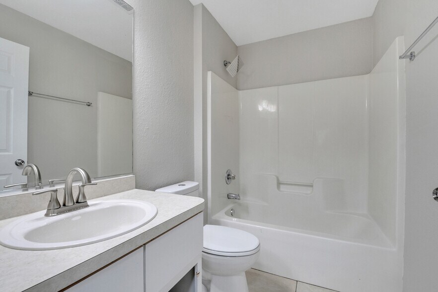 Building Photo - 11 Juniper Pass Dr