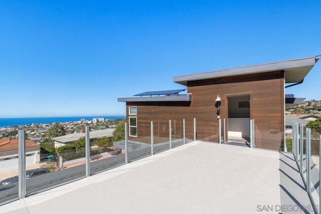 Building Photo - 923 Muirlands Vista Way