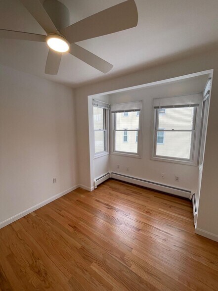 Building Photo - 26 Thorndike St
