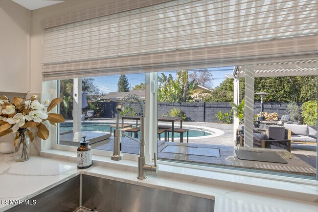 Building Photo - 1449 Norwich Ave