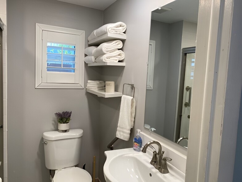 Bathroom - 117 NW 47th Ter