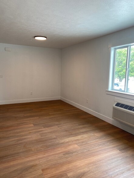 Building Photo - 640 Lincoln St