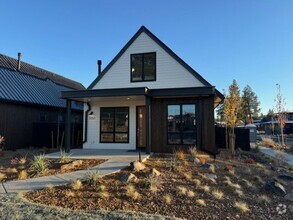 Building Photo - Cottage in Discovery West
