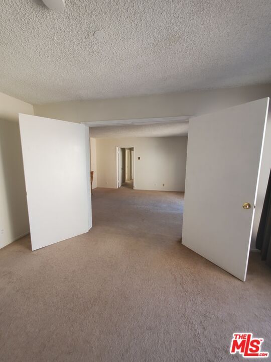 Building Photo - 6199 Canterbury Dr