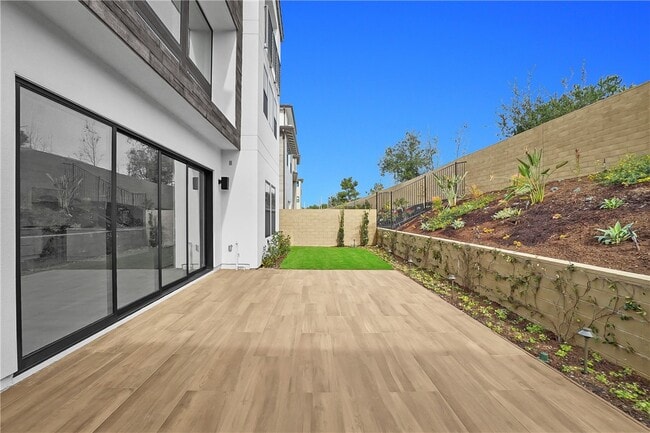 Building Photo - 168 Creation