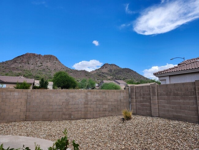 Building Photo - Beautiful Mountain Views! 3bedrom 2 bath