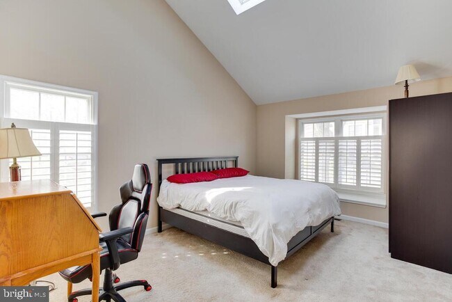 Building Photo - 100 Spring Pl Way