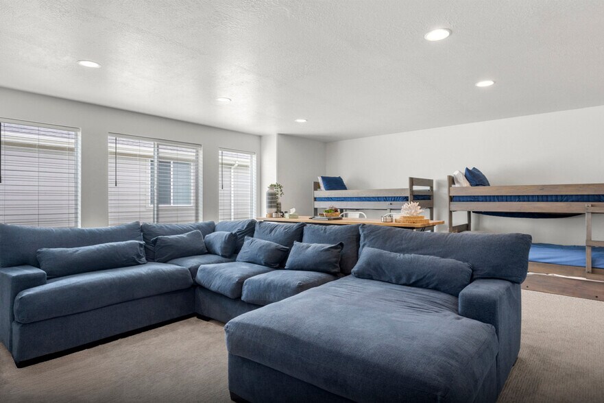 Building Photo - 569 Richland Vly St