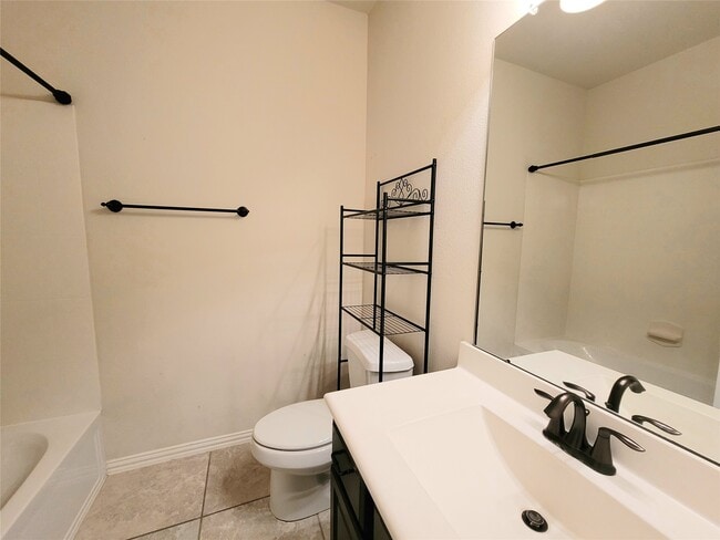 Building Photo - 7506 Amber Village Cir