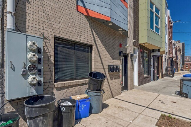 Building Photo - 2028 E Fletcher St