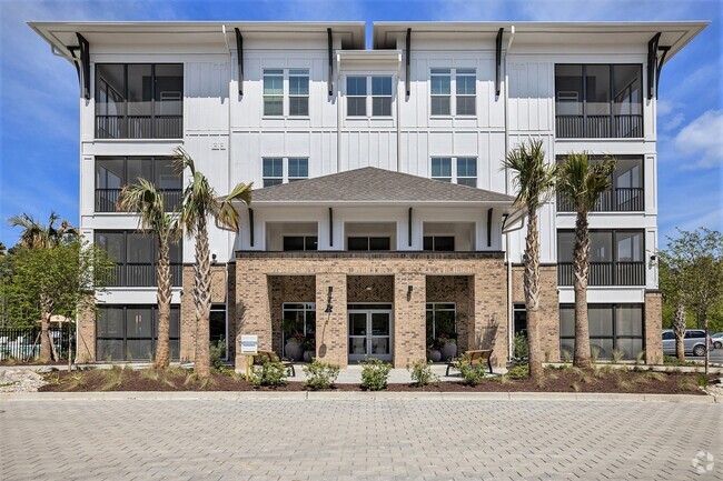 Building Photo - Satori West Ashley