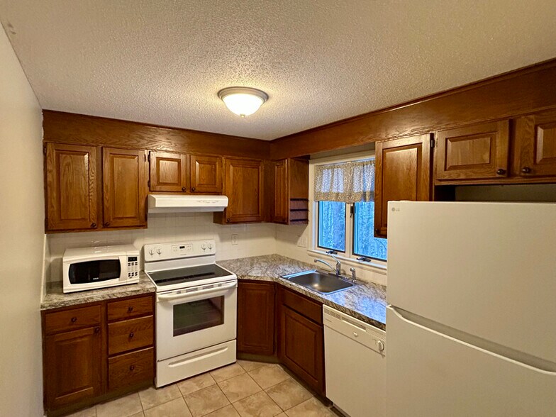 Building Photo - 21 Waterview Dr