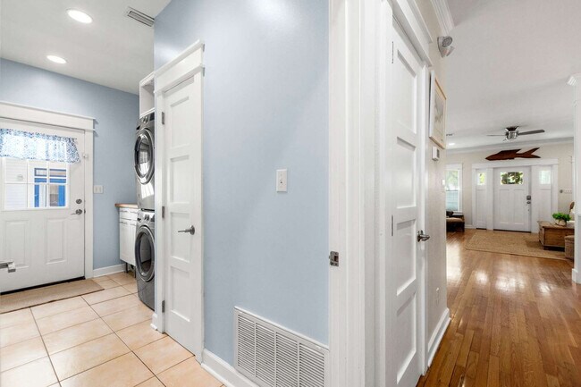 Building Photo - 66 Sunfish St