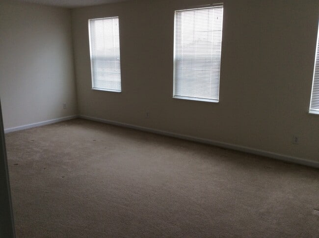 Building Photo - Franklin Twp - 4 BR h ome