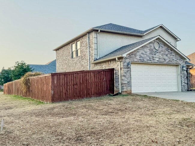 Building Photo - 36 Talladega Loop