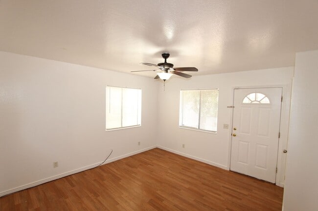 Building Photo - Spacious East Side 4BR Townhome with Fenced Yard