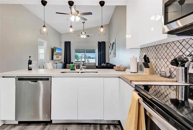 Building Photo - 2413 SW 58th Manor