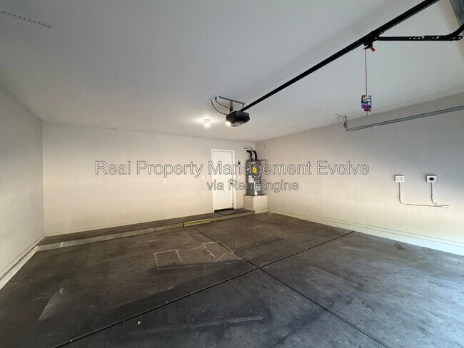 Building Photo - 6903 W Lawrence Ln