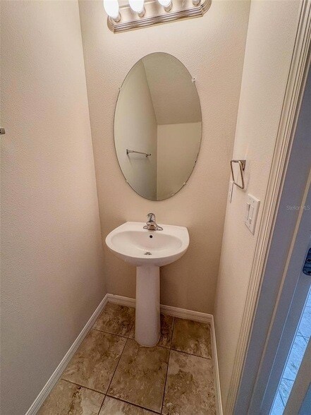 Building Photo - 7079 Woodchase Glen Dr