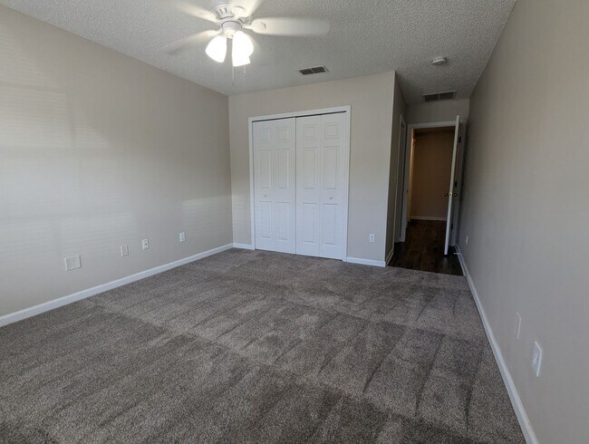 Building Photo - GREAT 3/2 Duplex READY FOR IMMEDIATE MOVE-...