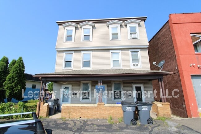 Primary Photo - 426 1/2 South Poplar Street - 4