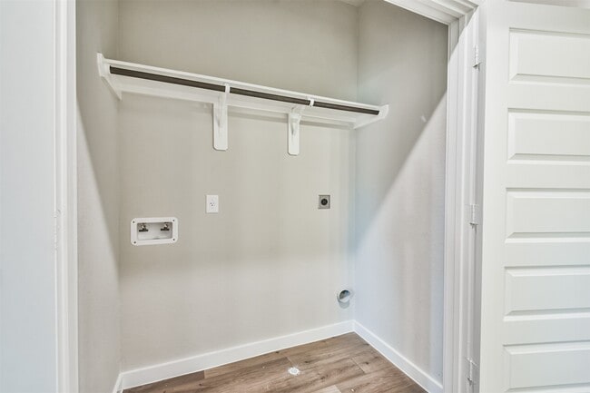 Building Photo - 9800 Grosbeak Ln