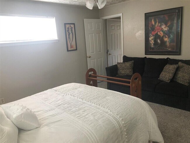 Building Photo - 338 Tennyson St