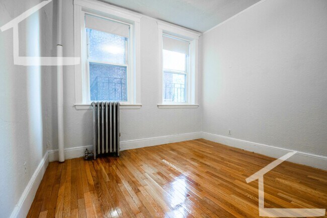 Building Photo - Nicely updated 1 bed in a prime location n...