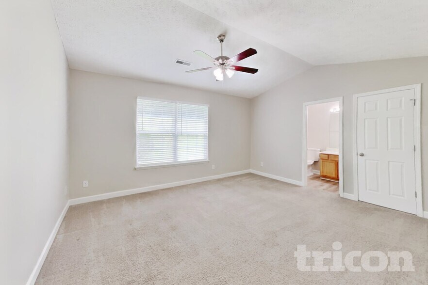 Building Photo - 649 Belgium Dr