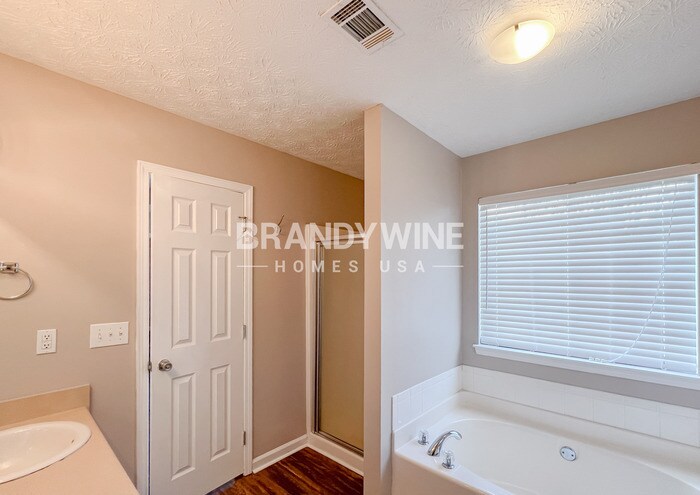 Building Photo - 30 Aspen Forest Dr