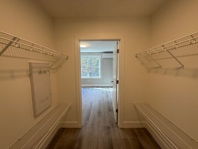 Building Photo - 251 Sladen St