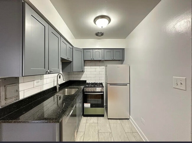 Building Photo - 1515 W Morse Ave