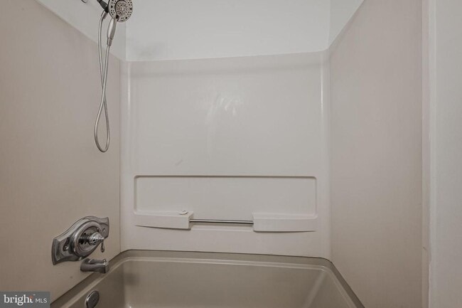 Building Photo - 805 Birch Ln