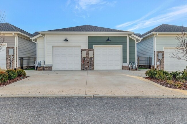 Building Photo - Luxurious Low-Maintenance Living in Westha...