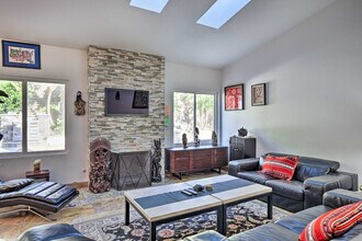 Building Photo - 939 Begonia Ct