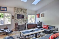 Building Photo - 939 Begonia Ct