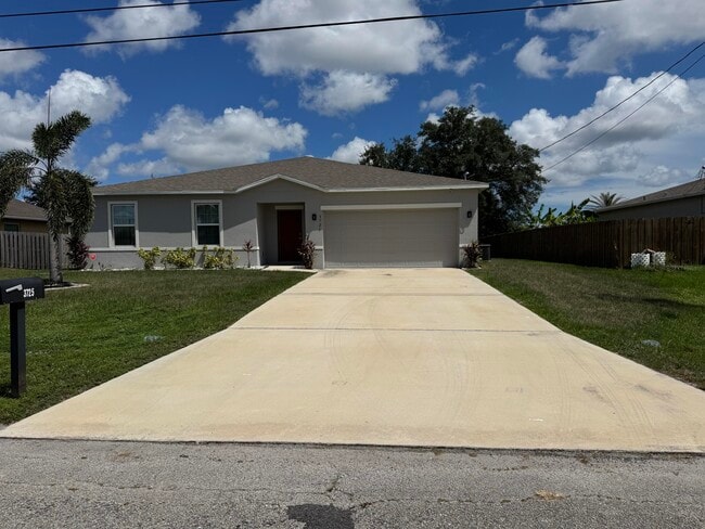 Primary Photo - 3725 SW Kasin St
