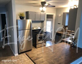 Building Photo - 4 bed/2 bath with 2nd Living room!